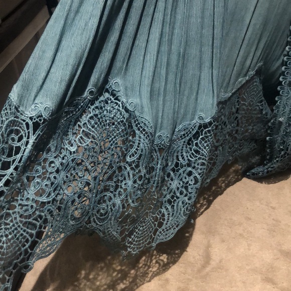 Beautiful vintage boho jacket with gorgeous lace details on sleeve and the hem. - Picture 5 of 16